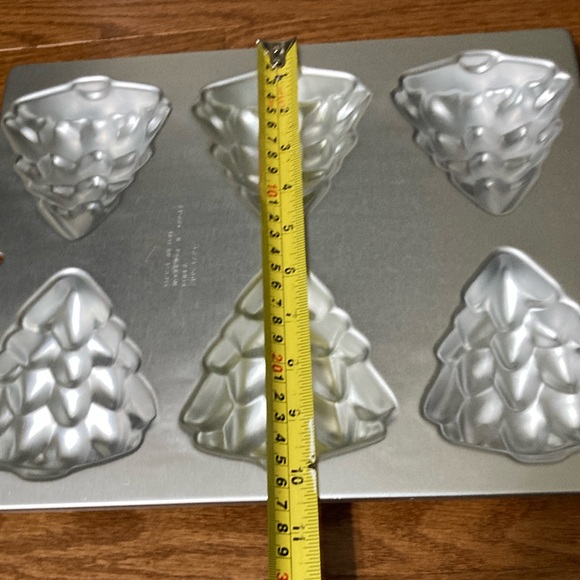 Wilton  1984 - MINI CHRISTMAS TREE BAKING PAN - Picture 11 of 13